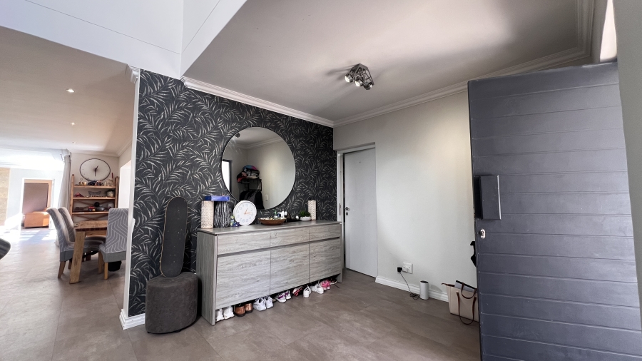 To Let 5 Bedroom Property for Rent in Big Bay Western Cape